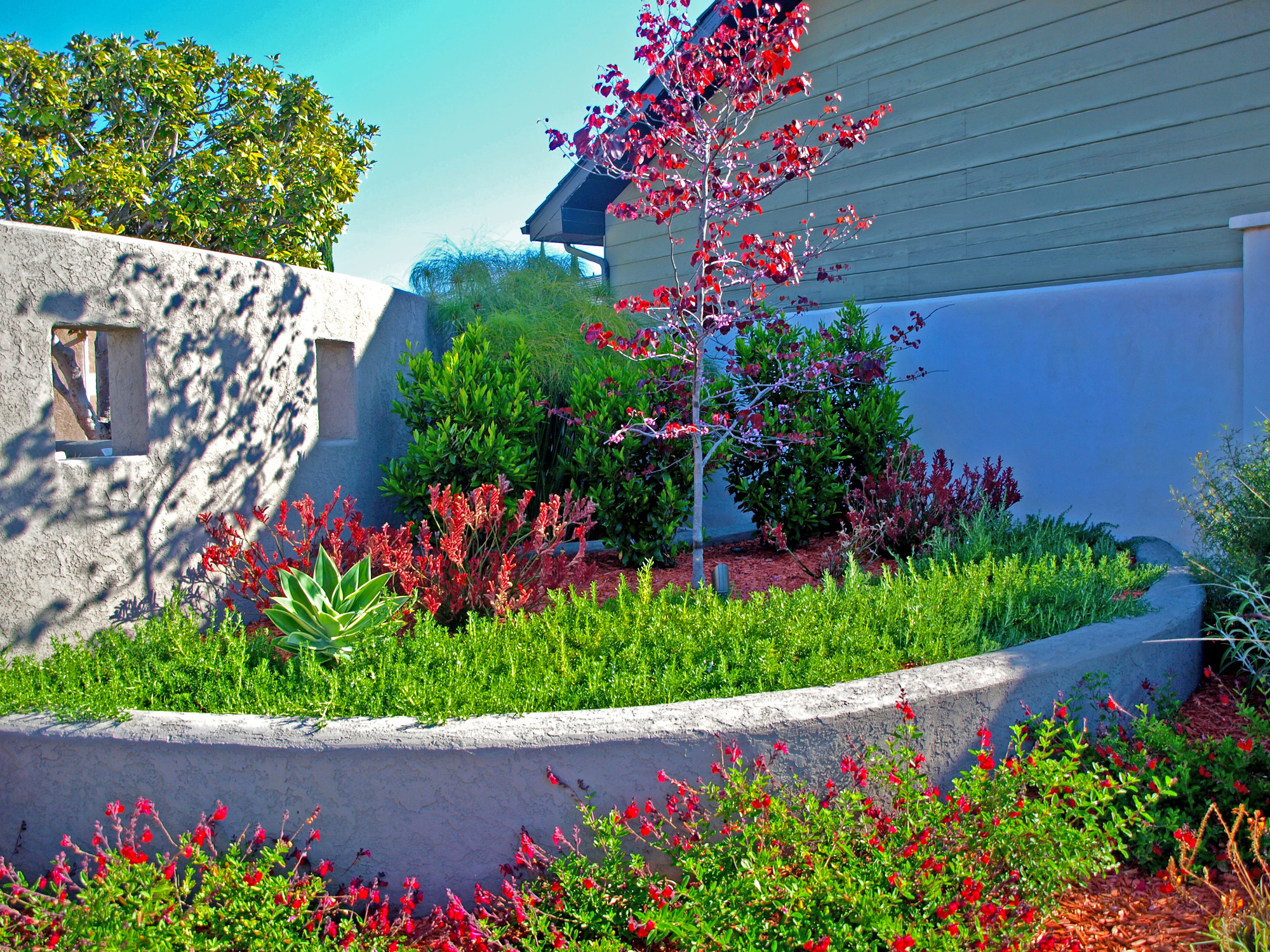 ken-raised-planter